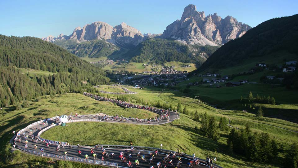 Passo Campolongo Maratona dles Dolomites